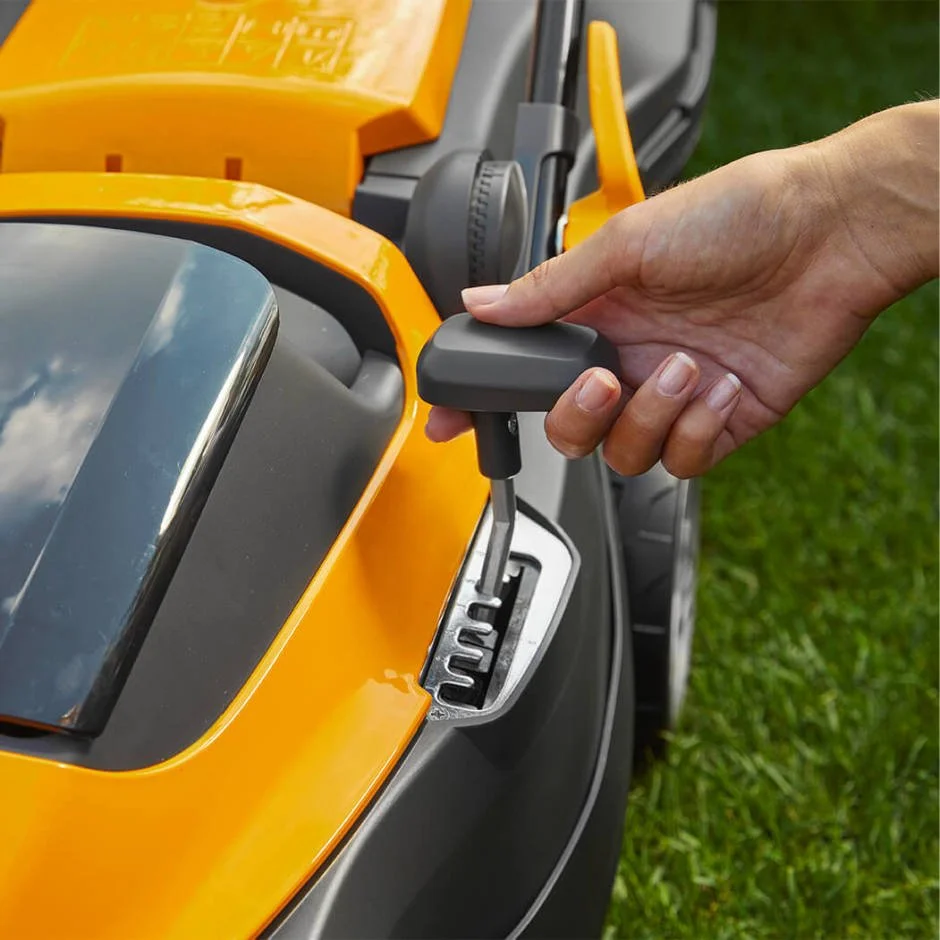 STIGA Collector 136 AE - inkl. batterier 2x2,0 Ah