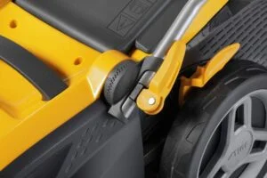 STIGA Combi 340e Kit 2 300x200 - STIGA plæneklipper Combi 340e - inkl. 1 Batteri (4 AH) og oplader STIGA Combi 340e Kit 2 300x200 - STIGA plæneklipper Combi 340e - inkl. 1 Batteri (4 AH) og oplader